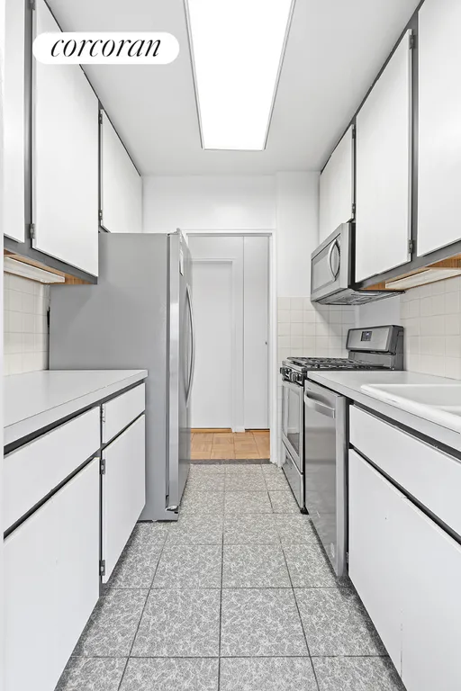 New York City Real Estate | View 400 East 56th Street, 31C | Kitchen | View 5