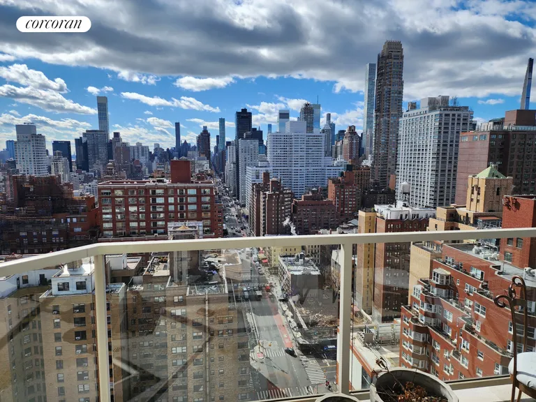 New York City Real Estate | View 300 East 74th Street, 28C | room 10 | View 11