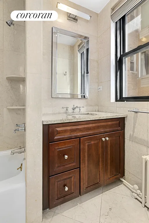 New York City Real Estate | View 128 Central Park South, 11D | Full Bathroom | View 5