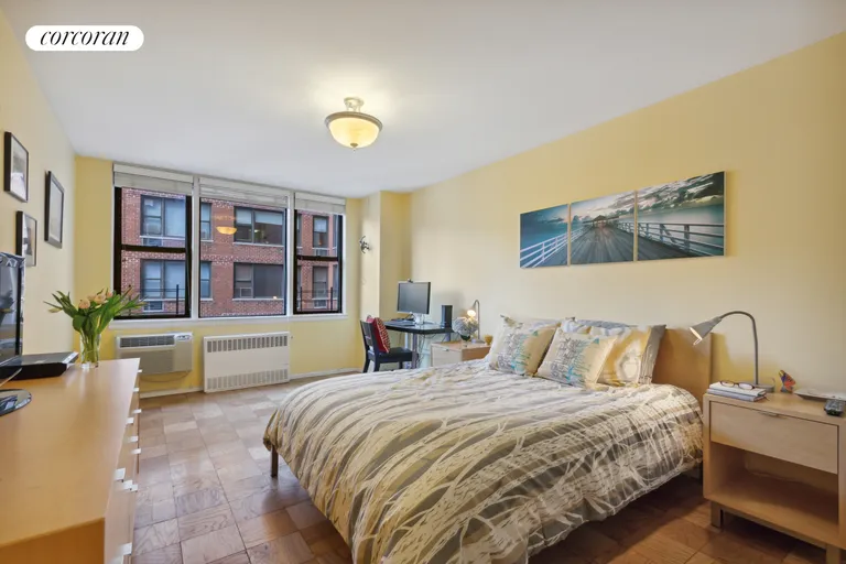 New York City Real Estate | View 200 West 79th Street, 5P | room 4 | View 5
