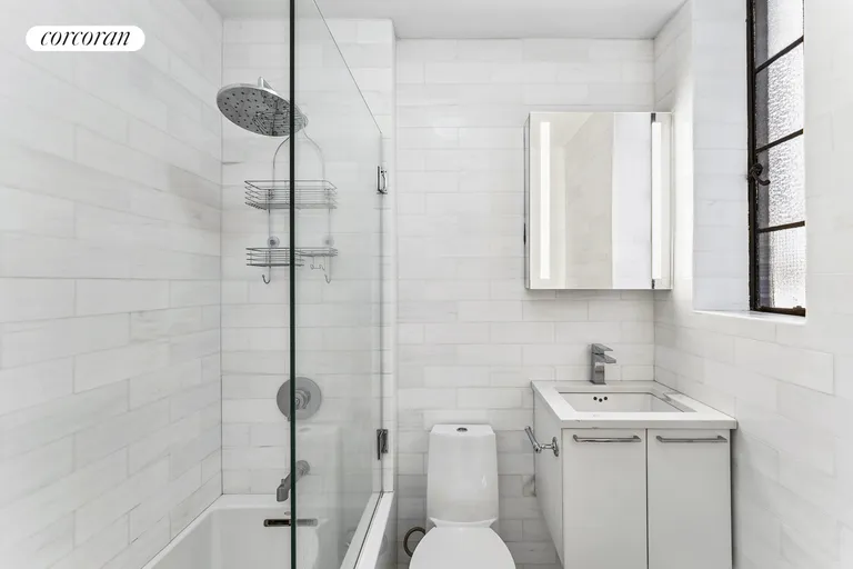 New York City Real Estate | View 10 Park Avenue, 15J | Primary Bathroom | View 4