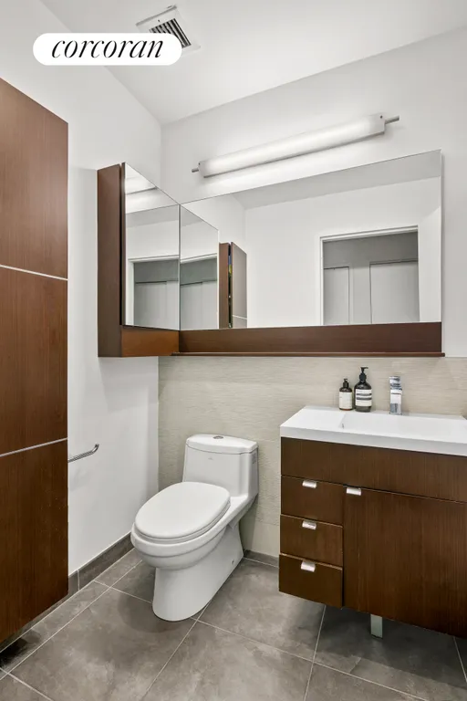 New York City Real Estate | View 148 East 24th Street, 11B | Full Bathroom | View 6