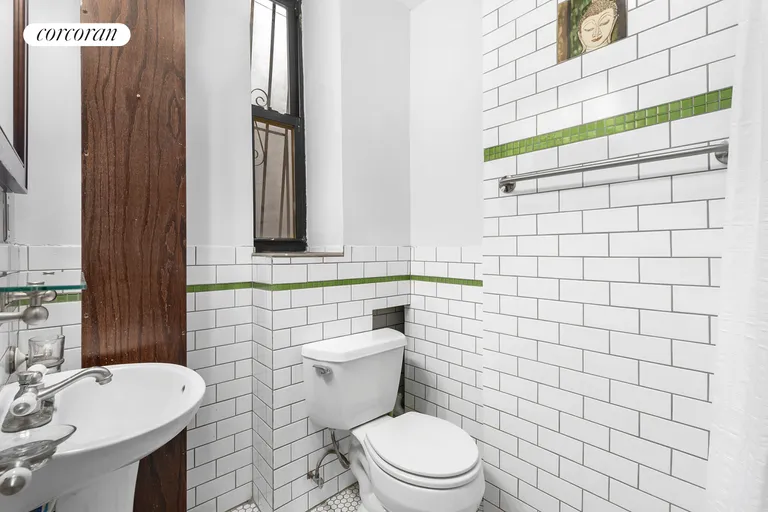 New York City Real Estate | View 27 Essex Street, 3B | Full Bathroom | View 5