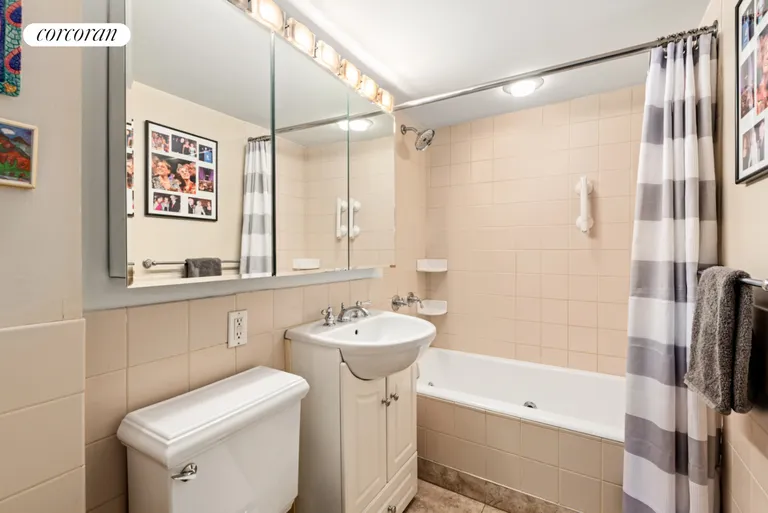 New York City Real Estate | View 243 East 77th Street, 2B | Full Bathroom | View 8