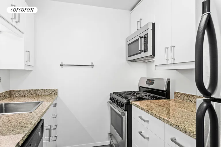 New York City Real Estate | View 43 West 61st Street, 19H | Kitchen | View 5