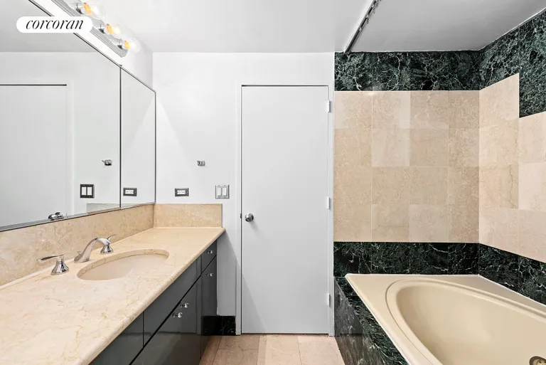 New York City Real Estate | View 43 West 61st Street, 19H | Full Bathroom | View 9