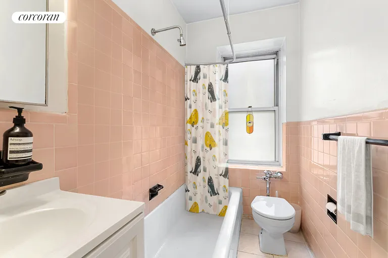 New York City Real Estate | View 305 West 52Nd Street, 4G | Bathroom | View 10