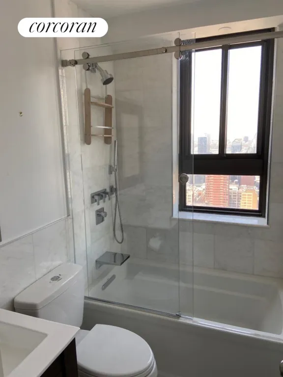 New York City Real Estate | View 347 West 57th Street, 43A | Full Bathroom | View 11