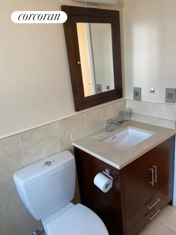 New York City Real Estate | View 347 West 57th Street, 43A | Full Bathroom | View 10