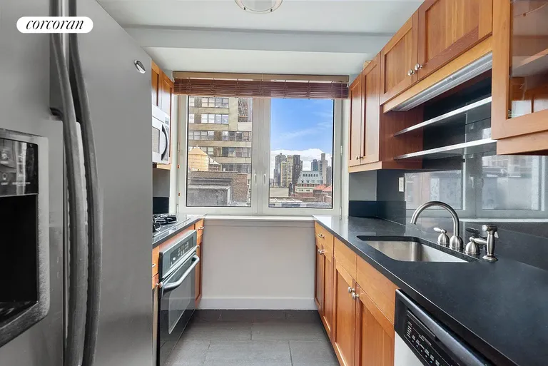 New York City Real Estate | View 425 Fifth Avenue, 22B | room 3 | View 4