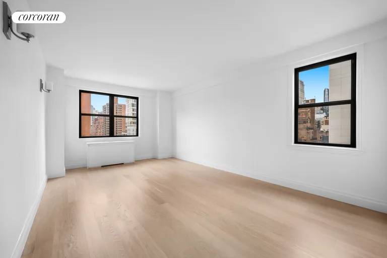 New York City Real Estate | View 201 East 28th Street, 14J | room 2 | View 3