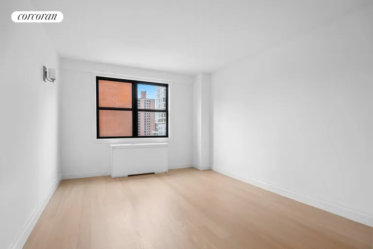 New York City Real Estate | View 201 East 28th Street, 14J | room 4 | View 5