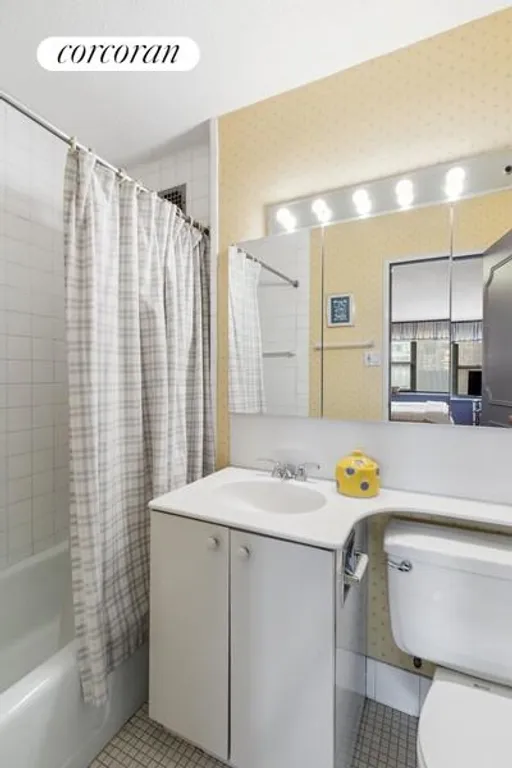 New York City Real Estate | View 111 East 85th Street, 20D | Full Bathroom | View 9