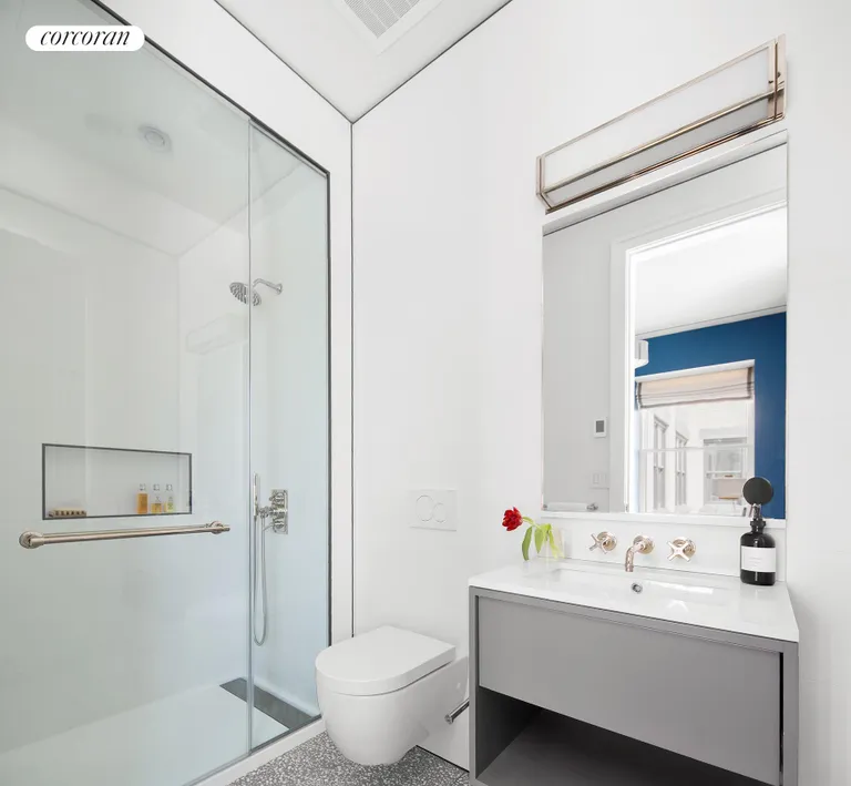 New York City Real Estate | View 100 Amity Street, 4C | Full Bathroom | View 10