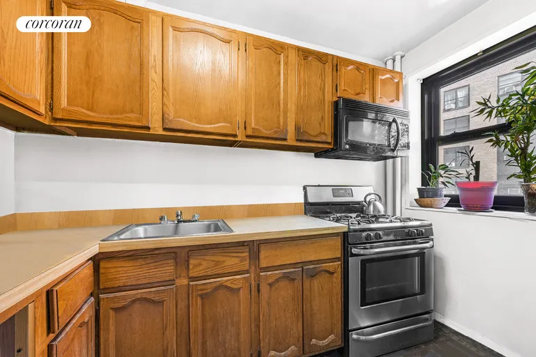 New York City Real Estate | View 201 Clinton Avenue, 9D | room 3 | View 4