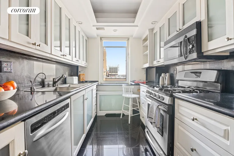 New York City Real Estate | View 180 East End Avenue, 18B | room 6 | View 7