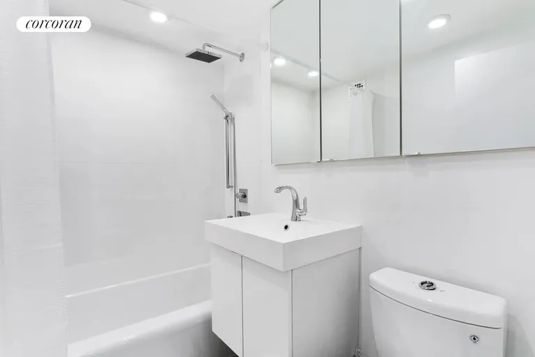 New York City Real Estate | View 301 East 66th Street, 8K | Full Bathroom | View 7