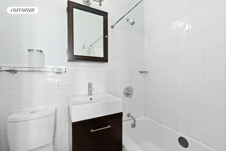 New York City Real Estate | View 324 West 88th Street, 1A | Full Bathroom | View 6