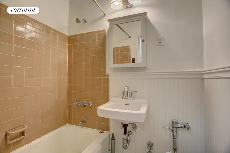 New York City Real Estate | View 44 West 72Nd Street, 3G | Full Bathroom | View 5
