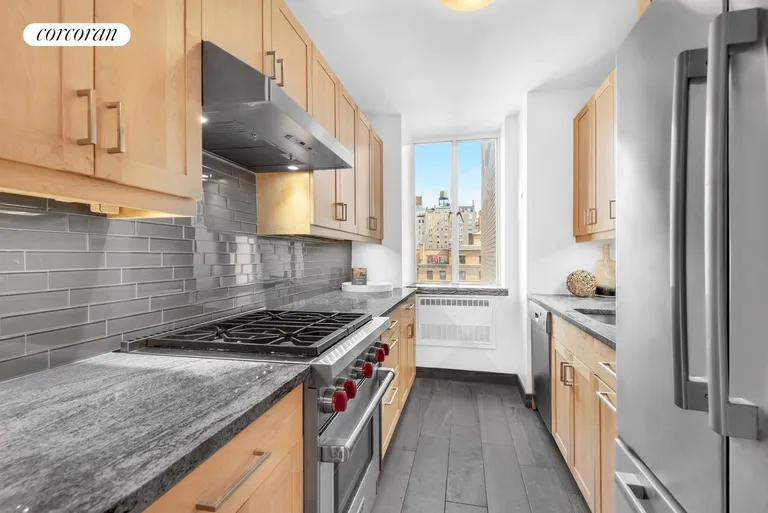 New York City Real Estate | View 333 East 69th Street, 8H | room 3 | View 4