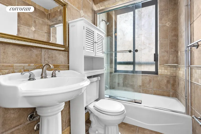 New York City Real Estate | View 171 East 84th Street, 11D | Full Bathroom | View 7