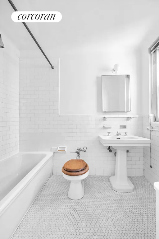 New York City Real Estate | View 285 Riverside Drive, 11C | Primary Bathroom | View 8