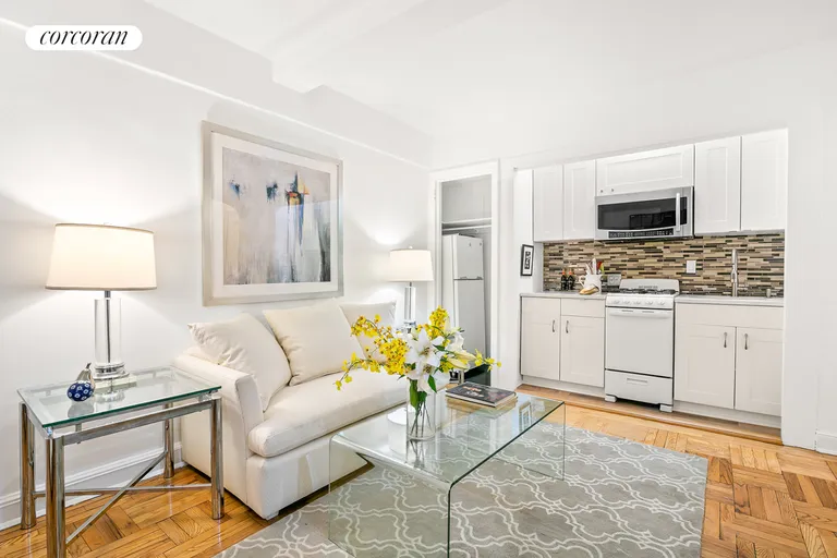 New York City Real Estate | View 140 East 40th Street, 6J | Kitchen | View 3