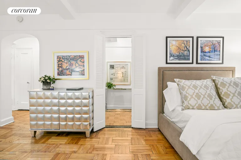 New York City Real Estate | View 140 East 40th Street, 6J | ENTRY FOYER/DRESSING AREA | View 4