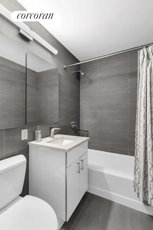 New York City Real Estate | View 115 East 87th Street, 22C | Full Bathroom | View 8