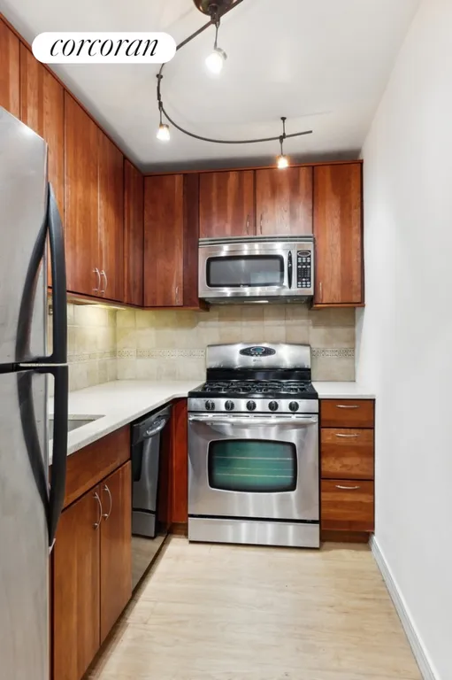 New York City Real Estate | View 201 East 28th Street, 8L | room 2 | View 3
