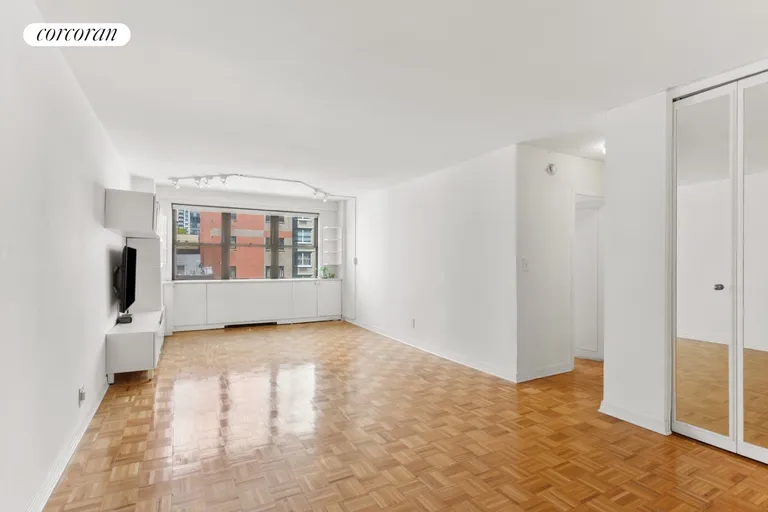 New York City Real Estate | View 201 East 28th Street, 8L | room 3 | View 4