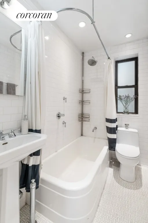 New York City Real Estate | View 225 West 25th Street, 1L | room 4 | View 5
