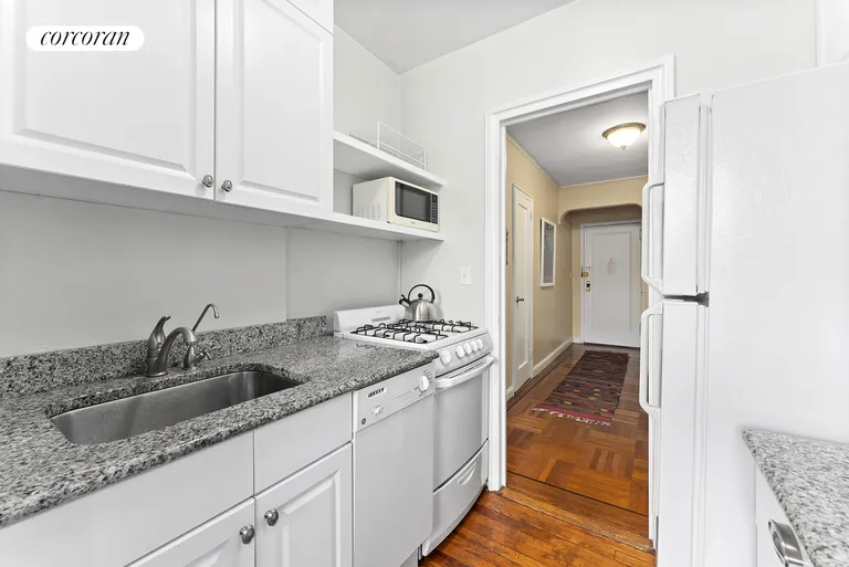 New York City Real Estate | View 30 Bogardus Place, 6H | Kitchen | View 4