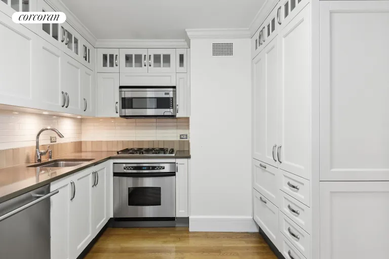 New York City Real Estate | View 27 West 72nd Street, 1108 | room 3 | View 4