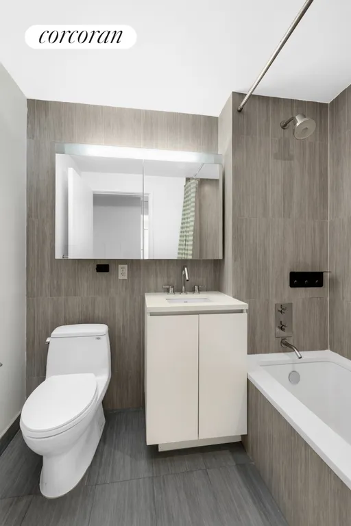 New York City Real Estate | View 50 Franklin Street, 9B | Full Bathroom | View 6