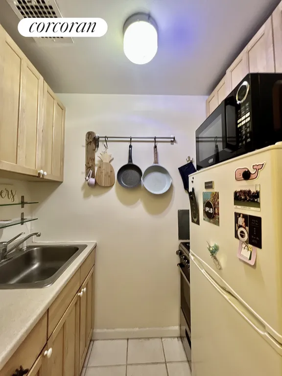 New York City Real Estate | View 236 East 28th Street, 5C | Kitchen | View 4