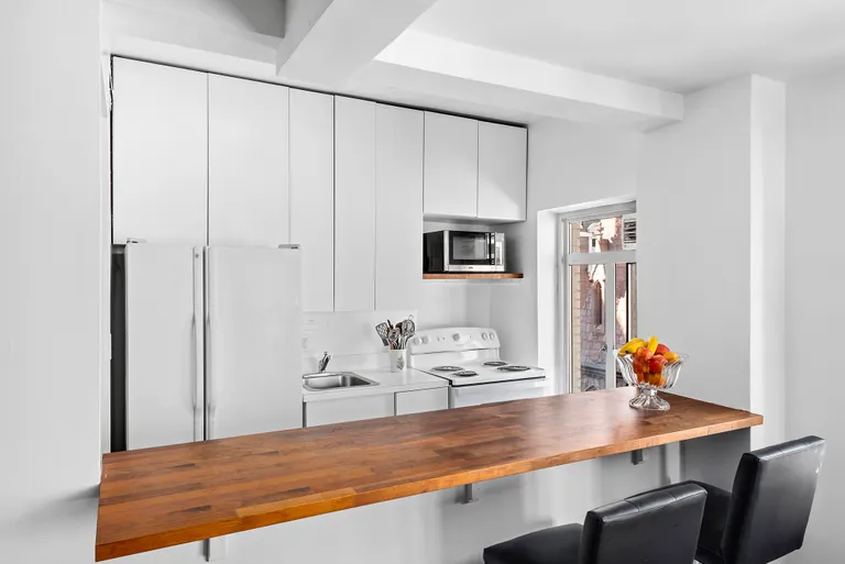 New York City Real Estate | View 20 East 35th Street, 11C | Kitchen | View 4