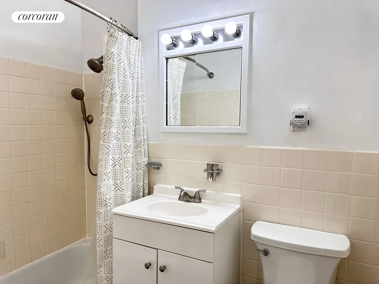 New York City Real Estate | View 85 Livingston Street, 2J | Full Bathroom | View 6