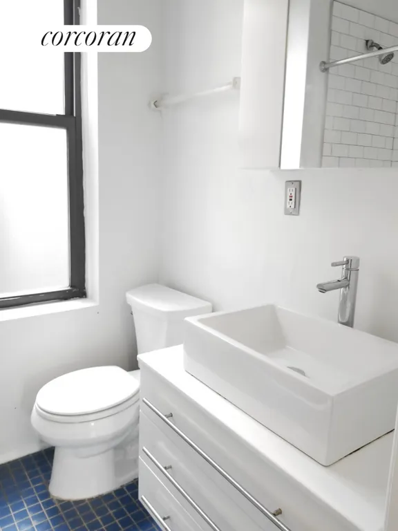 New York City Real Estate | View 75 Thompson Street, 17 | Full Bathroom | View 4