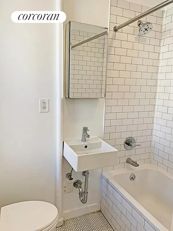 New York City Real Estate | View 240 West 15th Street, 25 | Full Bathroom | View 9
