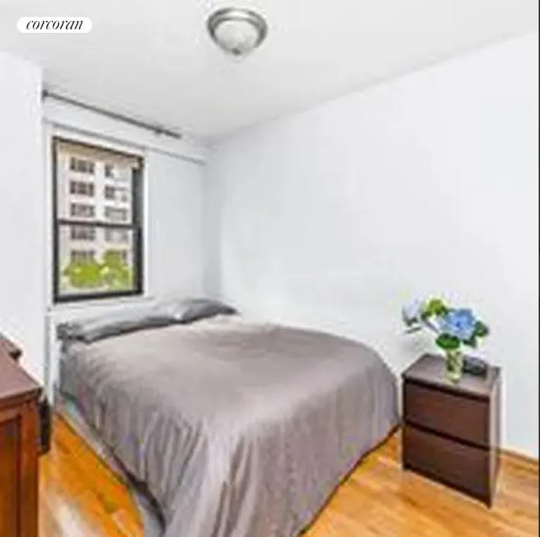 New York City Real Estate | View 301 East 63rd Street, 4H | room 2 | View 3