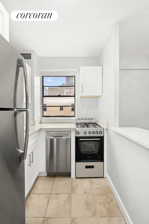 New York City Real Estate | View 210 East 36th Street, 6J | Kitchen | View 5