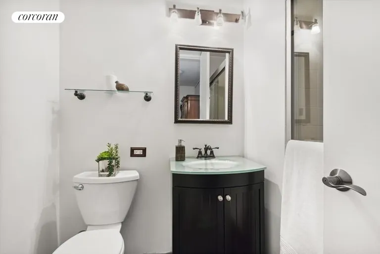 New York City Real Estate | View 531 Main Street, 1103 | Full Bathroom | View 8