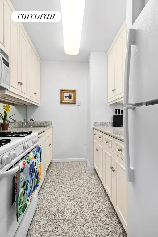 New York City Real Estate | View 61 West 62Nd Street, 19K | Kitchen | View 4