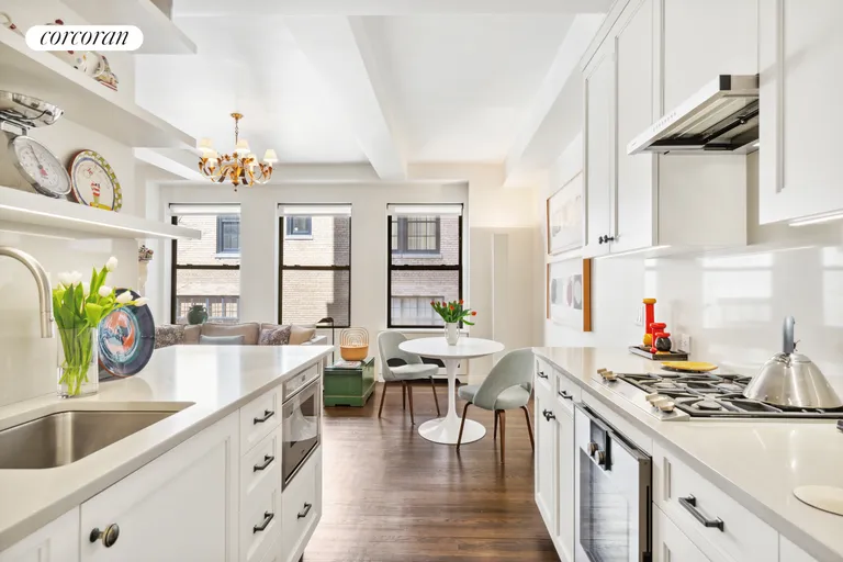 New York City Real Estate | View 23 East 74th Street, 5G | room 3 | View 4