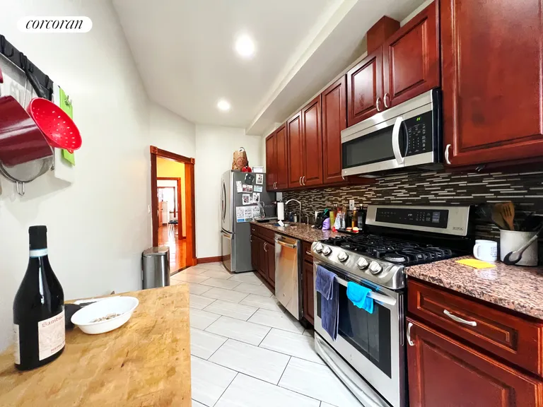 New York City Real Estate | View 770 Franklin Avenue, 2 | room 8 | View 9