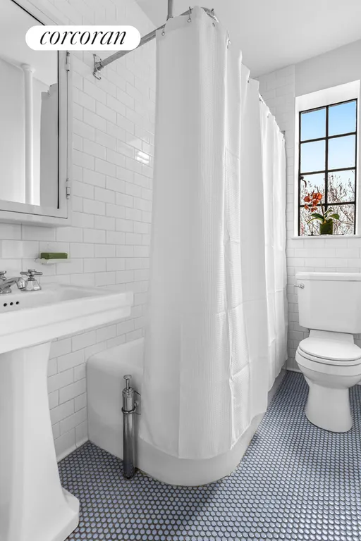 New York City Real Estate | View 116 PINEHURST AVENUE, D44 | Full Bathroom | View 11