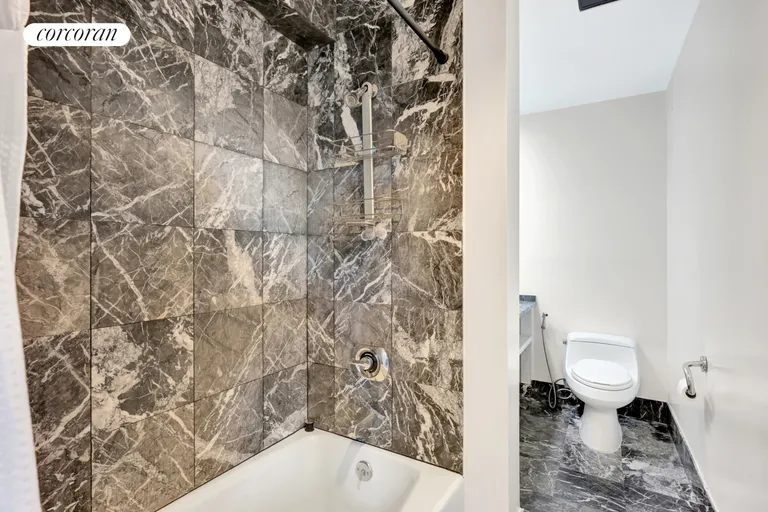 New York City Real Estate | View 216 East 47th Street, 18B | Full Bathroom | View 7