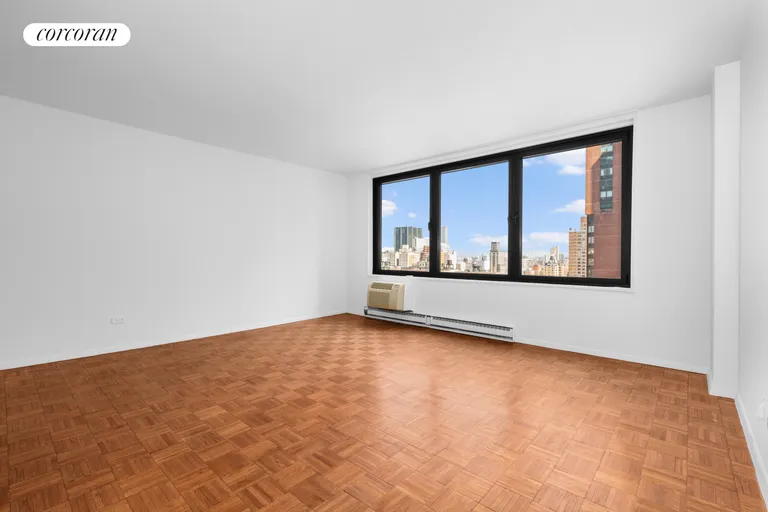 New York City Real Estate | View 1601 Third Avenue, 19J | room 1 | View 2