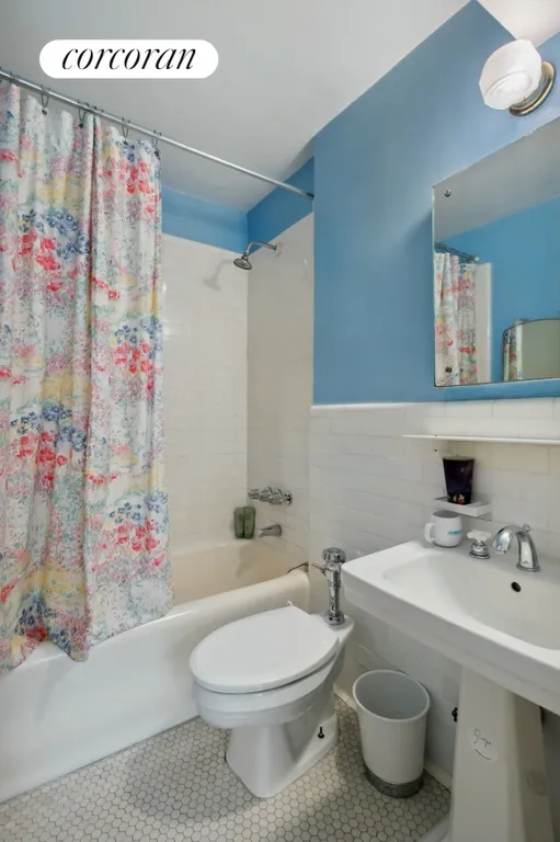 New York City Real Estate | View 230 Central Park West, 3K | Full Bathroom | View 7
